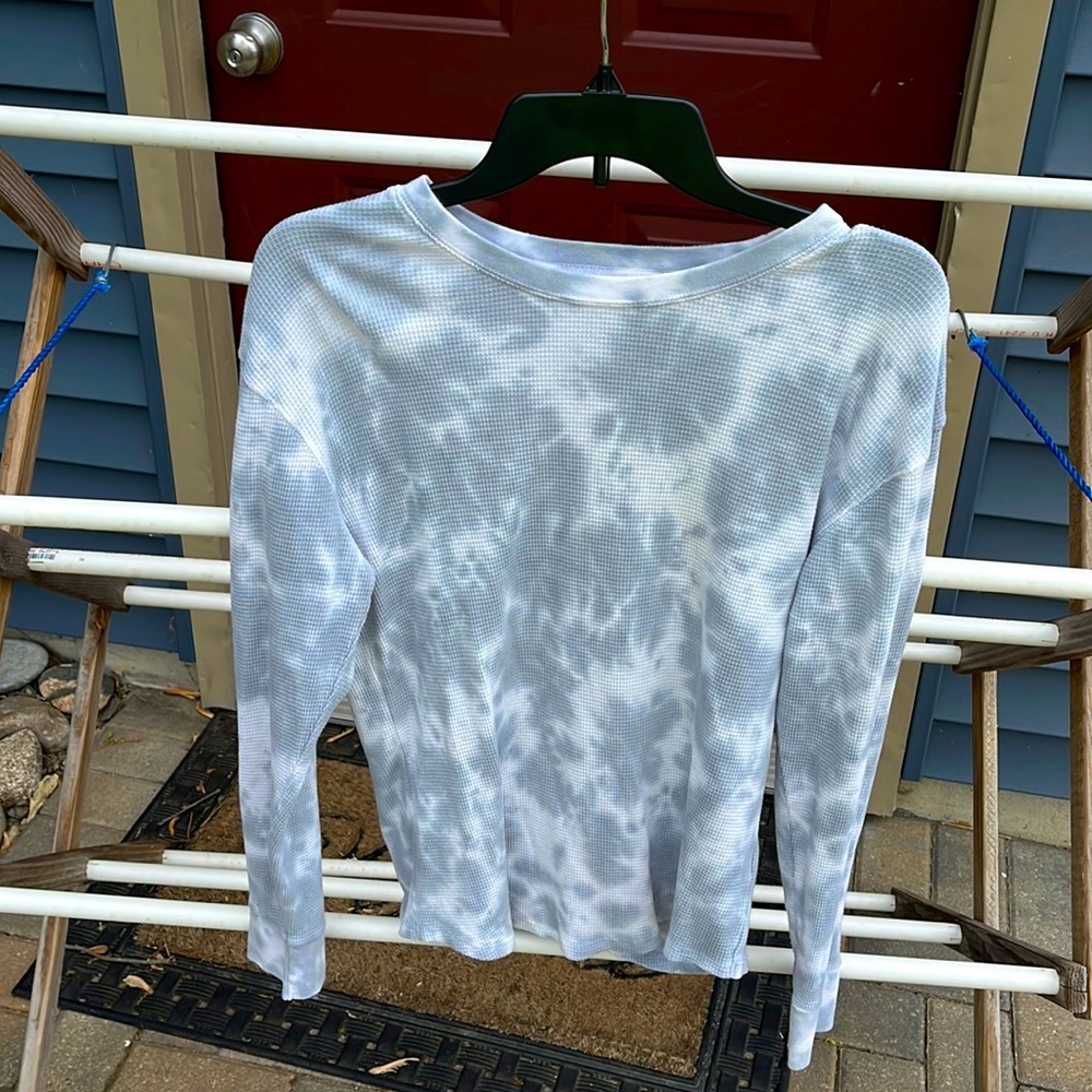 Women’s long sleeve shirt, size M